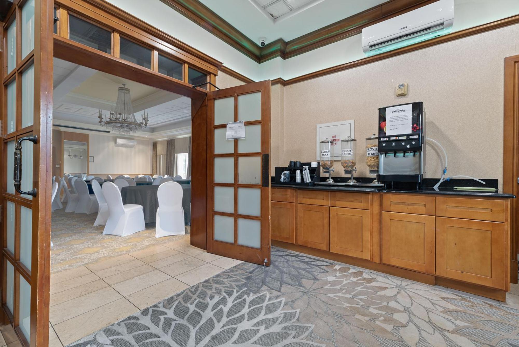 Hotel Executive Suites Carteret Esterno foto